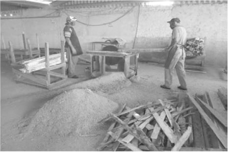 Figura 1. Acumulación de residuos en la carpintería.